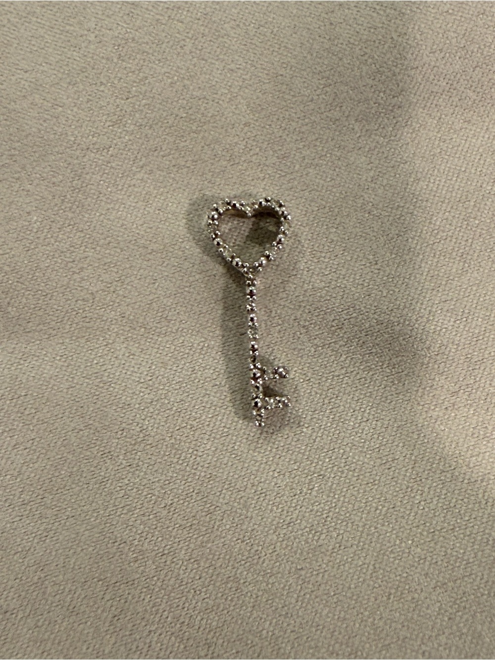 Heart Key Pendant - White gold